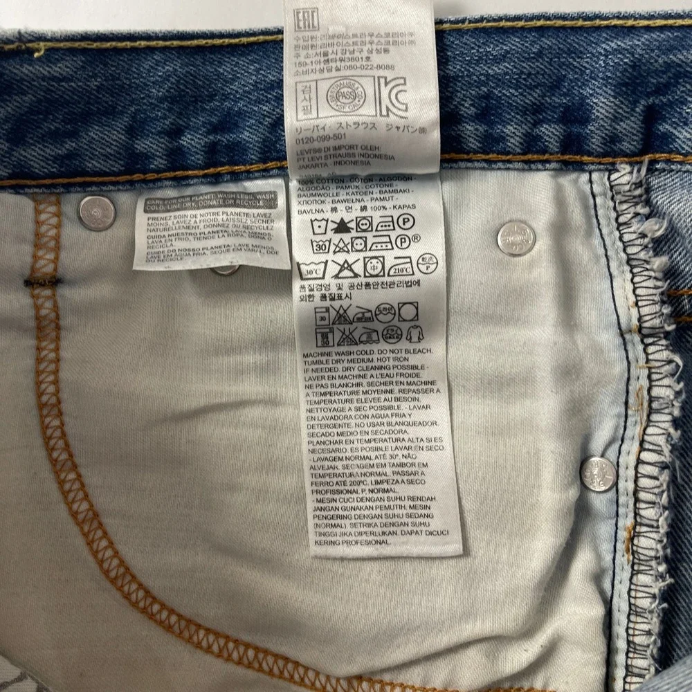 Levis sizing title